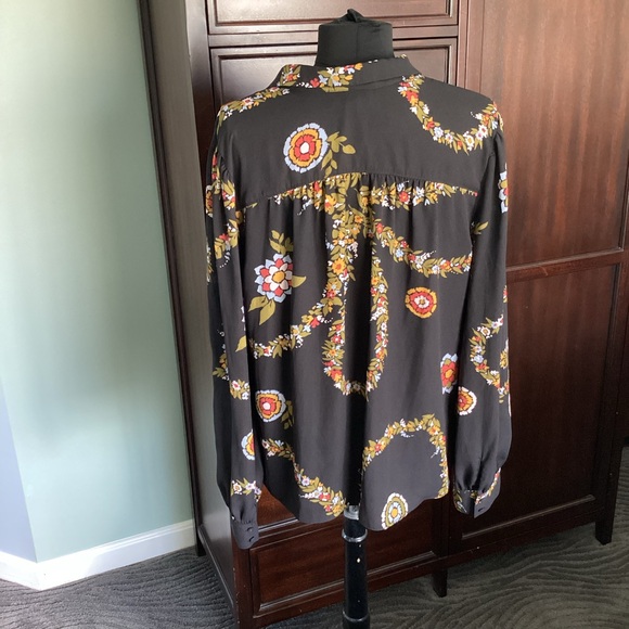 Modcloth 1970s Inspired Blouse in Black Floral Vines Button Front EUC - Picture 7 of 10